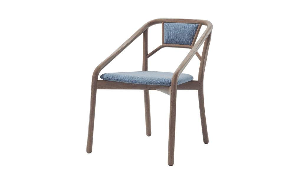 2031 - 
Chaise en frêne avec siège rembourré