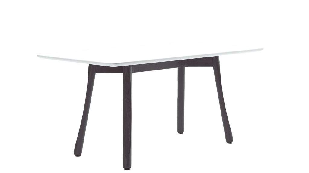 3652 / 3653 - 
Table 4 pieds avec un plateau rectongulaire