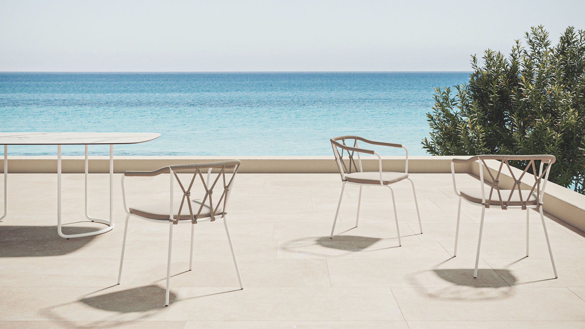 Poltroncina Outdoor con struttura in metallo e corda